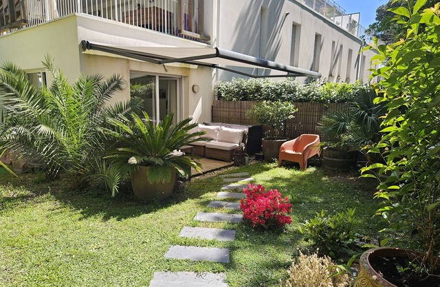 Apartment on the ground floor. Surrounded by greenery