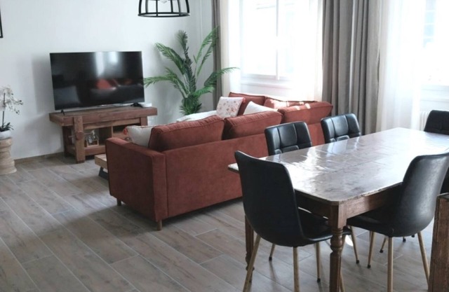 Apartment overlooking Notre Dame Cathedral, Hyper center.