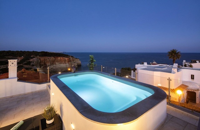 Apartment overlooking Benagil Beach with pool