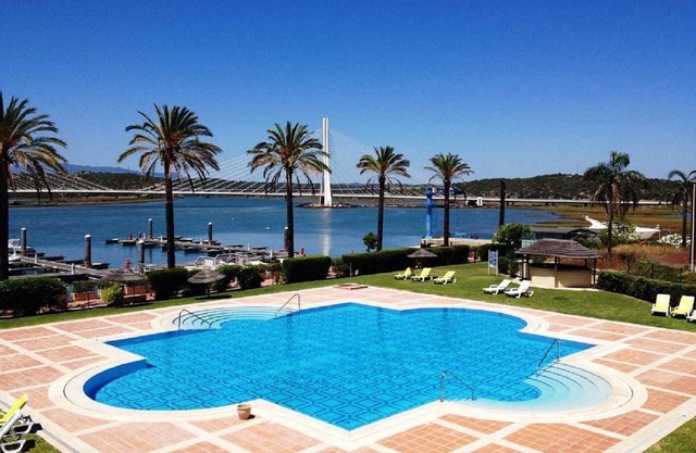 apartment panoramic view of the pool, and the arade river Lagoa, Algarve