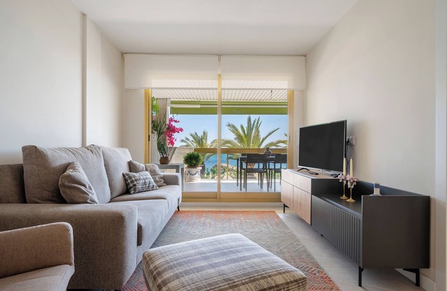 Apartment 'Pelicano' with Sea View, Wi-Fi and Air Conditioning