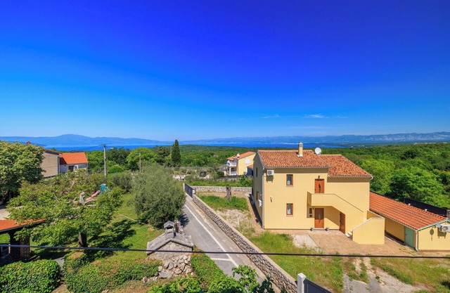 Apartment Petar (60991-A2) - Poljica