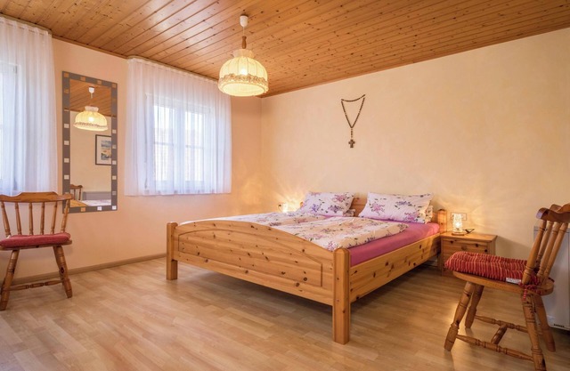 Apartment “Pfingstrose” on Farm close to Lake Constance with Wi-Fi, Garden & Pool