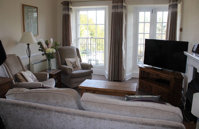 Apartment-Private Bathroom-Roulston