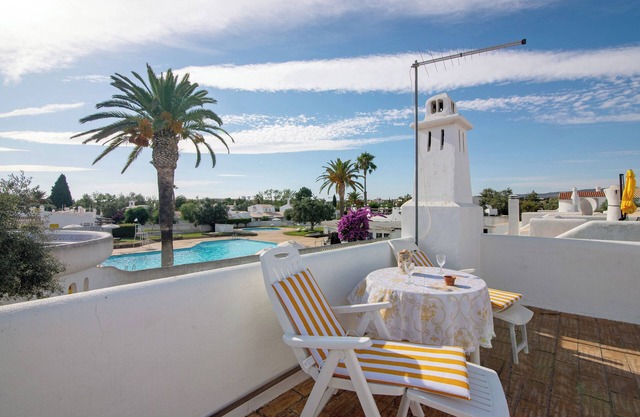Apartment 'Sail Golf Vilamoura' with Shared Pool, Wi-Fi and Air Conditioning