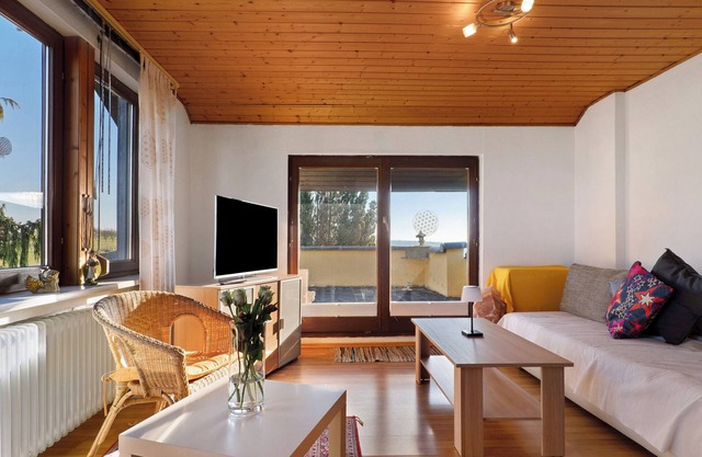 Apartment 'Schöne Aussicht' with Private Terrace and Wi-Fi