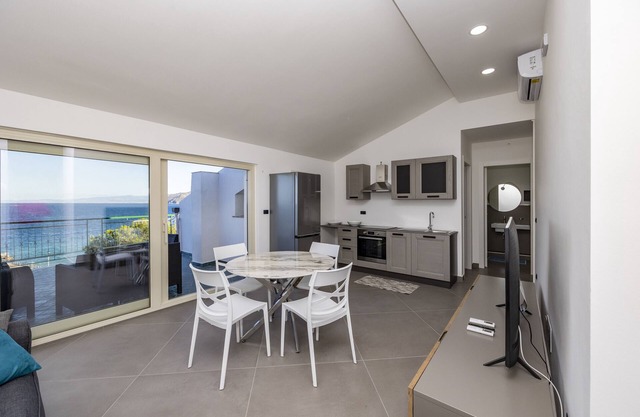 Apartment 'Seaview' with Sea View, Wi-Fi and Air Conditioning