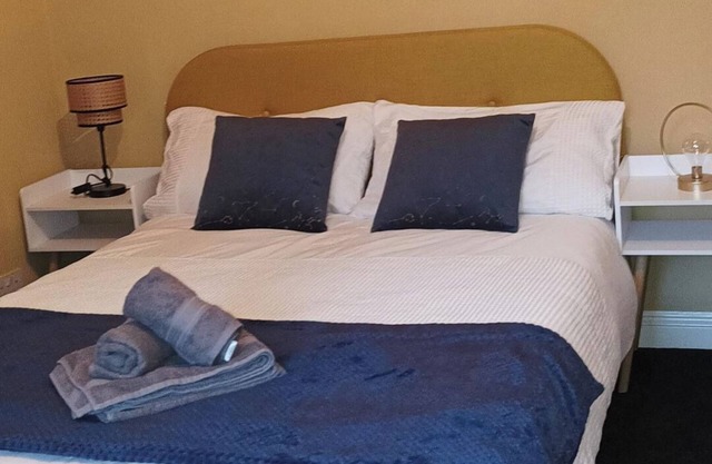 Apartment - Sleeps 5, Free parking & Sun terrace