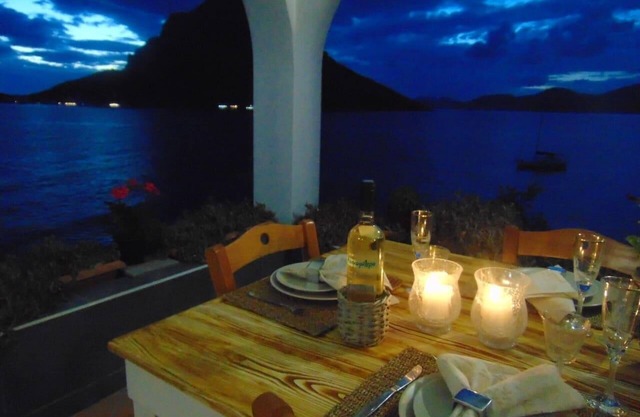 Apartment - Sleeps up to 10 & beachfront access