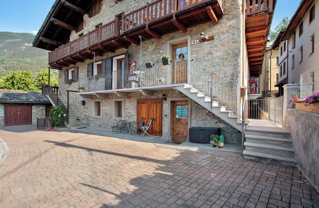 Apartment 'Souvenir au Moulin' with Mountain View, Shared Garden and Wi-Fi