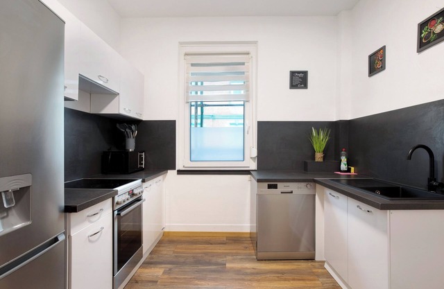 Apartment 'Studio Suite Fußgängerzone' with Mountain View, Shared Terrace and Wi-Fi