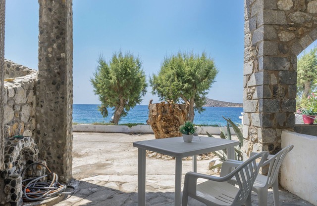 Apartment 'Syrios Suites No 2' with Sea View, Wi-Fi and Air Conditioning