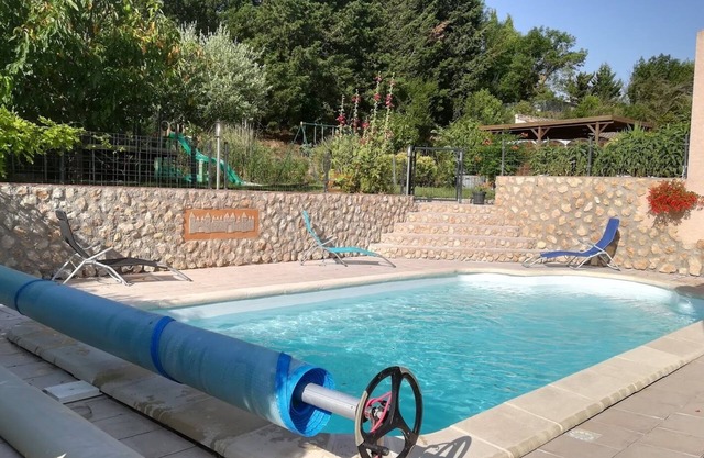 Apartment T3 of 60 m2 with swimming pool and parking near Carcassonne.