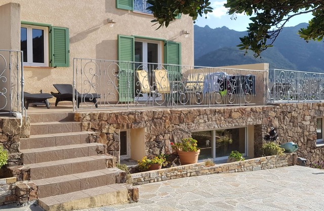 Apartment T3, with heated swimming pool, between sea and mountain