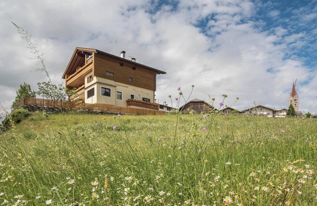 Apartment "Talblick" with Mountain View, Wi-Fi, Balcony & Garden