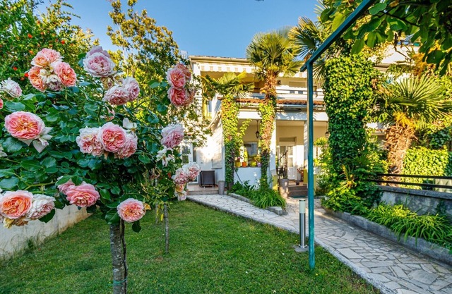 Apartment Valentina near a Beautiful Beach and City center