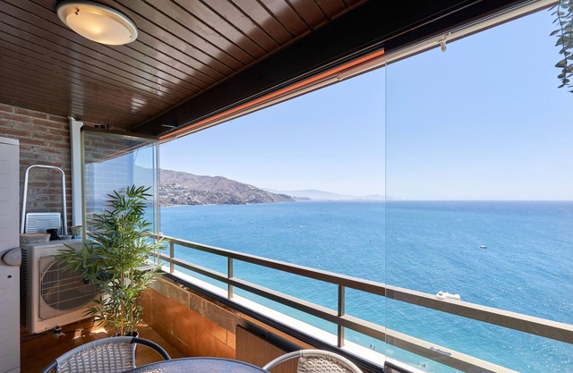 Apartment 'Velilla Beach' with Sea View, Wi-Fi and Air Conditioning