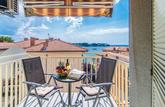 Apartment Vesna wit Sea View