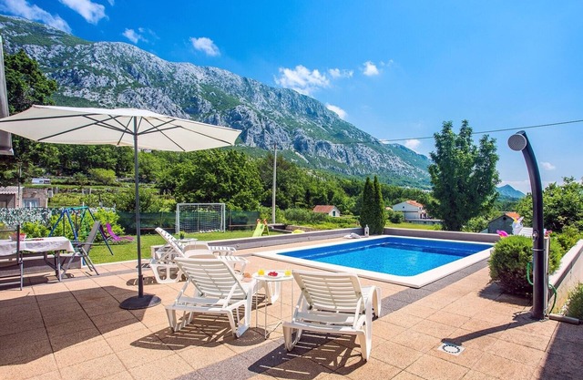 Apartment Villa Antony private heated pool, gym, quiet- mountain environment