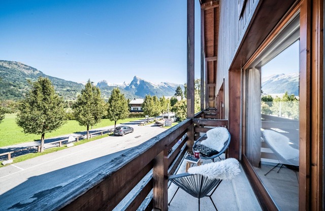 Apartment 'Vue Magnifique' with Mountain View, Wi-Fi and Air Conditioning