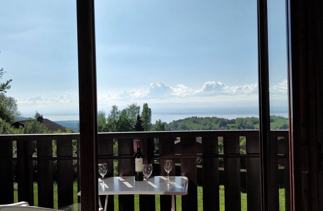 Apartment with magnificent lake view, 450m from cable car