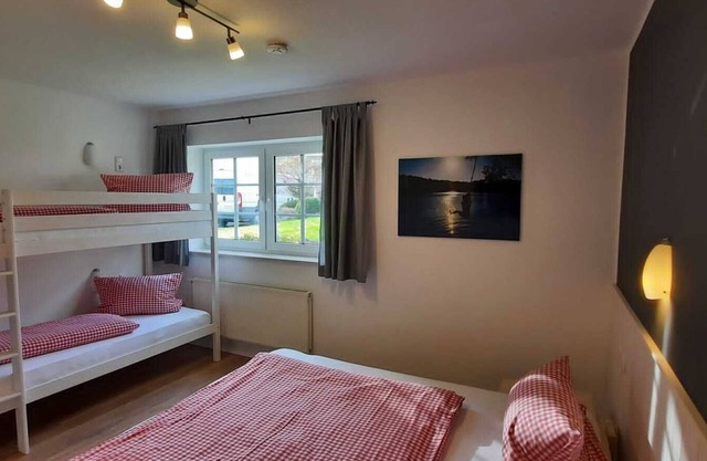 Apartment 'Weinlaube' with Private Terrace, Shared Garden and Wi-Fi