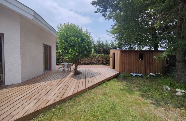 Apartment with garden in Saint Jean d'Illac