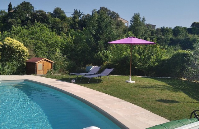 Apartment with swimming pool, at the foot of the Cevennes mountains and one hour from the sea