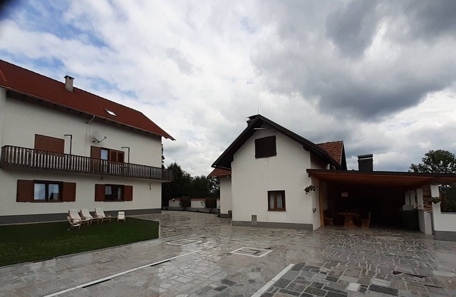 APARTMENT WITH 3 DOUBLE BEDROOMS, ROOM, KITCHEN, AND BATHROOM.