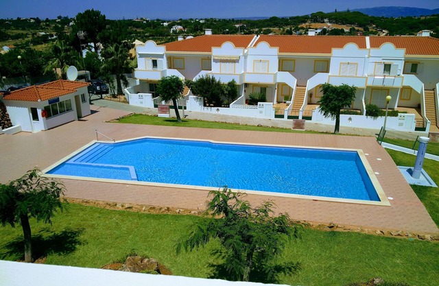 Apartment with air conditioning, quiet residence with pool, close to beaches