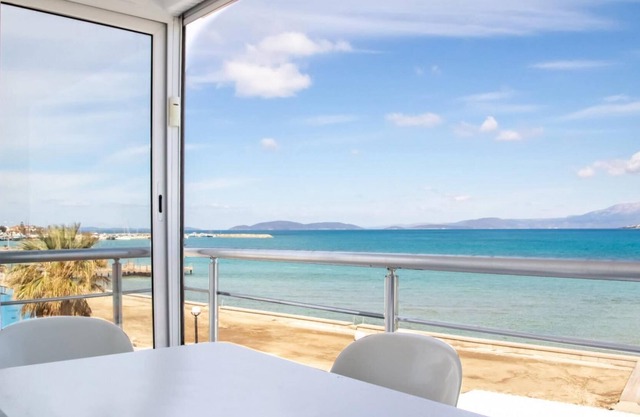 Apartment with Amazing View near Beach in Cesme
