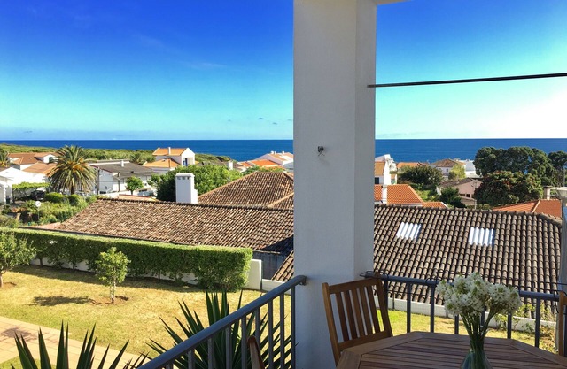 Apartment with balcony, swimming pool and sea views