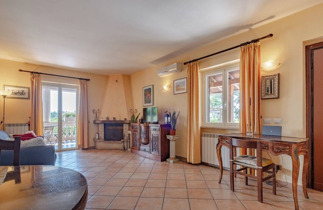 Apartment with balcony in the Roman countryside