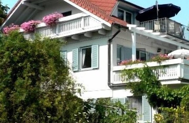 Apartment with beautiful lake view and private terrace, in a southern region