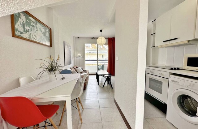 Apartment with beach view and pool - 4406