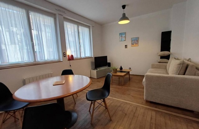 Apartment with garden - Near downtown and train station