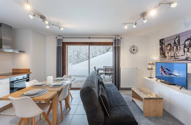 Apartment with garden, in a quiet location, just a few metres from the centre.
