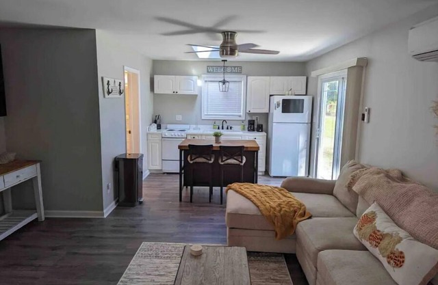 Apartment with Lounge Stevensville, MD