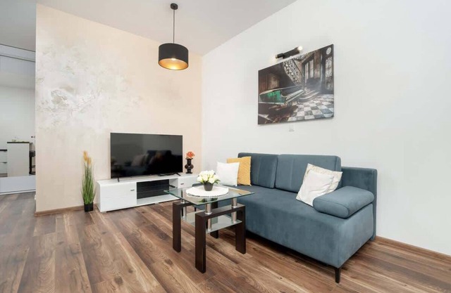 Apartment with Parking | Bath | Smart TV
