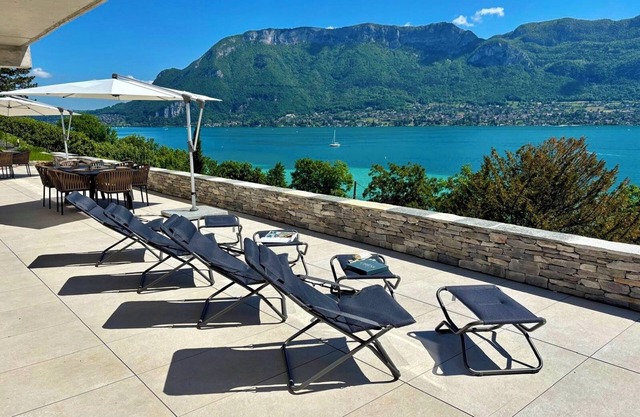 APARTMENT with private terrace & lake view/200 meters from lake & bike path