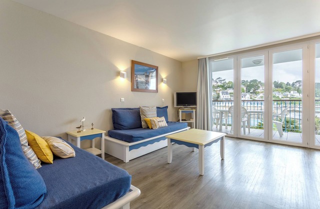 Apartment with Sea View, Shared Pool and Wi-Fi