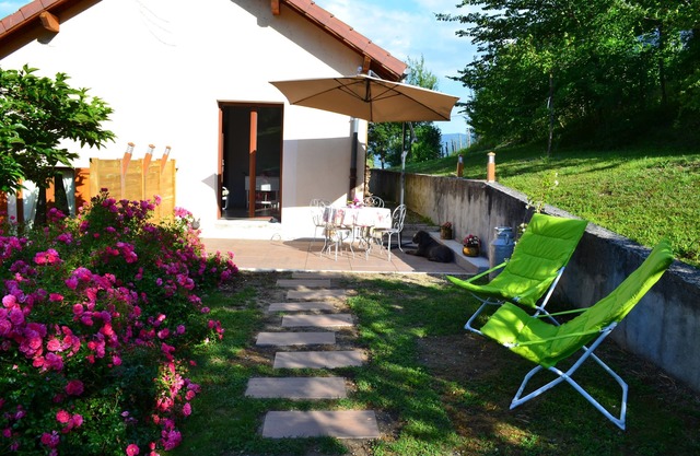 Apartment with separate entrance, terrace. Free secure parking