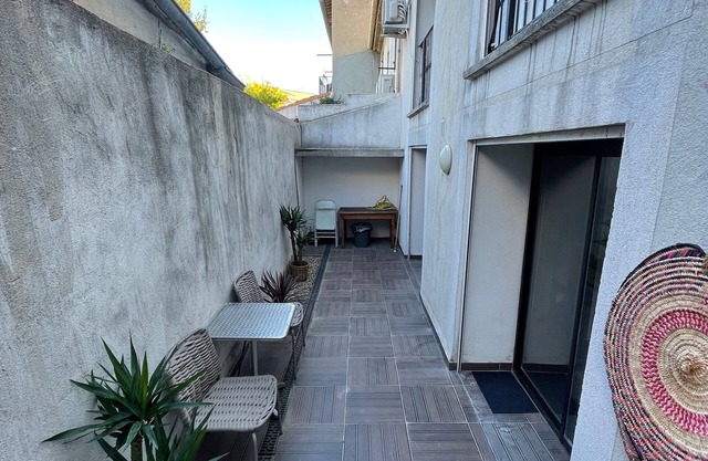 Apartment with spacious backyard and private garage in the heart of Mazargues