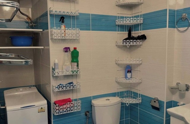 Apartment with two bedrooms, one with a double bed and one with two beds