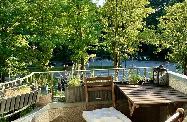 Apartment 'Wohnung Naehe Volksparkstadion' with Balcony and Wi-Fi