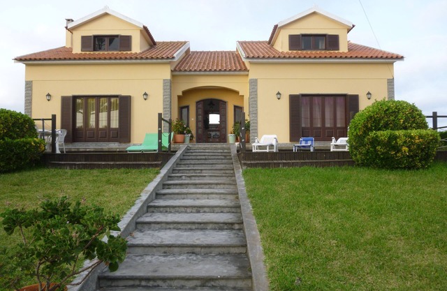 APARTMENT1st floor of 1 casa.Total/independente.Jardim.Praia 10 min.