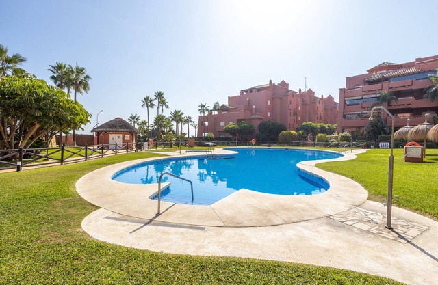 Apartmento en Torrox Costa with Mountain View, Sea View, Pool, Jacuzzi, Wi-Fi, A/C, Terrace & Garden