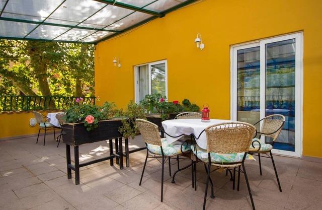 Apartments and Rooms Villa Marija (99551-A6) - Skradin