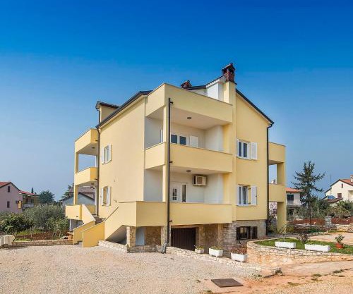 Apartments Goltes
