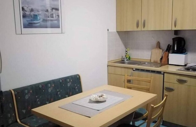 Apartments Marija - One Bedroom Apartment with Balcony and Sea View (Žuti A2)